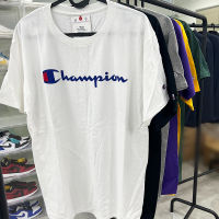 เสื้อยืดแขนสั้นพิมพ์ลายโลโก้ขนาดใหญ่สำหรับผู้ชายและผู้หญิง Champion Cursive