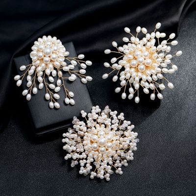 2022 New Creative Luxury Pearl Brooches Pins For Women Elegant Rhinestone Snowflakes Flower Accessories Lady Wedding Party Gift