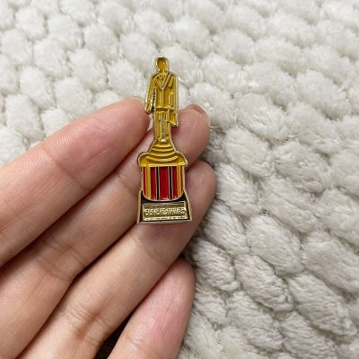 【CW】 The Office TV Show MichaelSc0tt Dundie Award Trophy pin badge