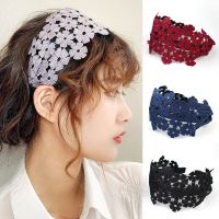 2021 New All-match Hollow Flower Lace Broad-brimmed Headband Girl Solid Color Toothed Headband Fabric Hairpin Womens Korean Hair Accessories