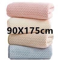 【CC】 Large bath towel thickened 90X175cm coral fleece pineapple lattice quick-drying absorbent beauty salon