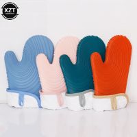 Oven Thickened Silicone Kitchen Gloves Heat Insulation Non-slip Microwave Oven Mitts Lined Cotton Gloves BBQ Kitchen Baking Tool Potholders  Mitts   C