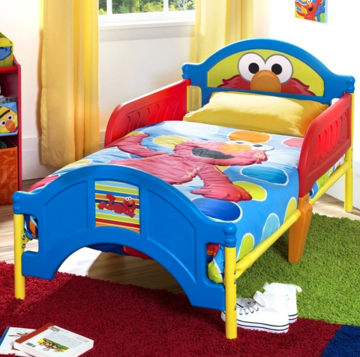 🔥INSTOCK🔥Sesame Street Plastic Toddler Bed by Delta Children (Mattress