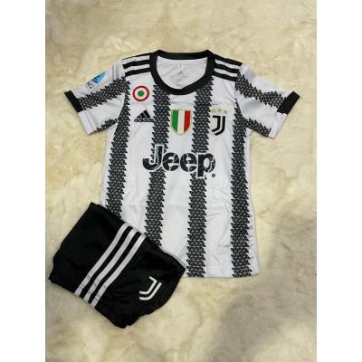เสื้อฟุตบอล ชุดกีฬา ยูเวนตุส Juventus ชุดเด็ก kids 2022/23 เนื้อผ้าดีใส่สบายลูกค้าซื้อไปถูกใจเเน่นอ (เสื้อพร้อมกางเกง