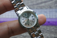 นาฬิกา Vintage มือสองญี่ปุ่น PAPINI ระบบ QUARTZ ผู้หญิง ทรงกลม กรอบเงิน หน้าขาว หน้าปัด 27มม. สายสแตนเลสแท้ ใช้งานได้ปกติ สภาพดี ของแท้ ไม่กันน้ำ