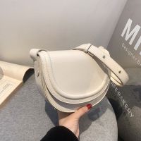 [COD] Texture bag women 2023 new trendy all-match niche high-end texture foreign style messenger saddle