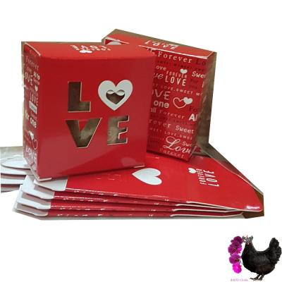 แพ็ค 500 ใบ กล่องสีแดง เจาะด้านหน้า Love (ขนาด 5.5 x 5.5 x 2.5 เซนติเมตร) กล่องคุกกี้ กล่องสบู่ กิฟท์ กล่องของขวัญ ของชำร่วย ; ร้าน dddOrchids