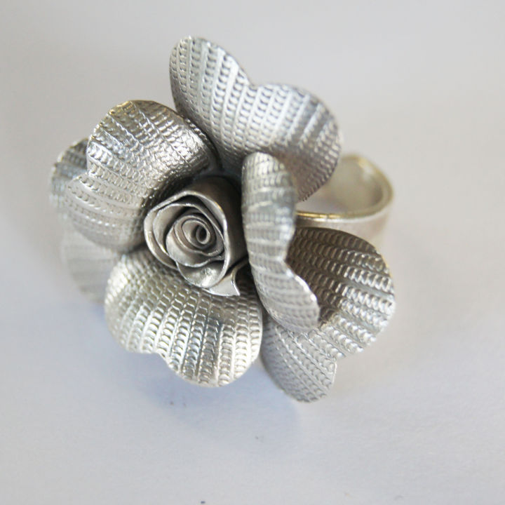 thai-ring-flower-silver-karen-hill-tribe-handicraft-ring-size-8-p-adjustable-แหวนเงินกะเหรี่ยงสมัยใหม่ที่ไม่เหมือนใคร