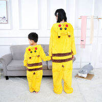 อะนิเมะโปเกมอน Pikachu ตุ๊กตาชุดนอนผ้าสักหลาดชุดชิ้นเดียวแขนยาวฤดูหนาวนุ่มอบอุ่นพ่อแม่และลูกสบายๆหน้าแรกสวมเด็กของขวัญ