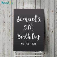 Lupeishop Ultra ส่วนบุคคล Birthday Party Decor Custom ชื่ออายุวันที่ Baby Reception Sign เด็กไวนิล Decal Quote Wood Board ผ้าใบ-คุณภาพสูงที่ถอดออกได้ไวนิล Decor