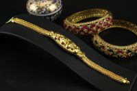 apata jewelry สร้อยข้อมือผู้หญิง2 บาท (ชุด2) ข้อมือทองเหลือง ชุบทอง24k ข้อมือชุบทอง เคลือบแก้วหนา ไม่ลอกไม่ดำ สีเหมือนแท้ ใส่ได้นาน สวยทุกจุด