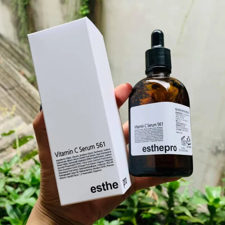 Có những thành phần chính nào trong serum vitamin C esthe?
