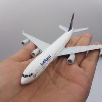 โมเดลเครื่องบิน AIRBUS A380 ทำจากเหล็ก สัดส่วน 1:400 ประตู(LUFTHANSA)