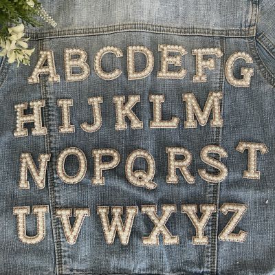 ตัวอักษร A-Z มุกขาวประดับคริสตัล แพทซ์ ติดกระเป๋า ติดหมวก ติดแจ๊กเก็ต อักษรภาษาอังกฤษ Pearl Letter Alphabet Patch