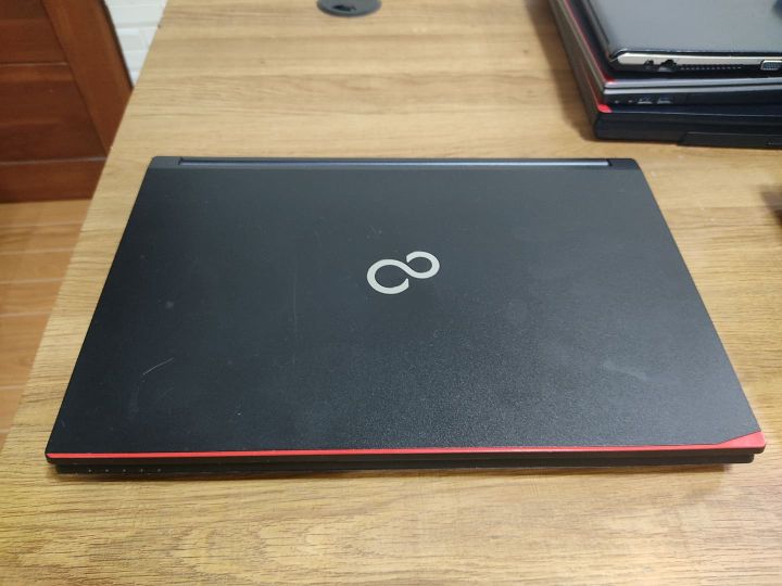 FUJITSU LIFEBOOK A574/H | INTEL CORE i3 - 4000M 2.4GHz | 4GB RAM