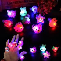 เงาแหวนเรืองแสงการ์ตูนไฟฉาย LED Glow In The Dark ของเล่นสำหรับเด็ก