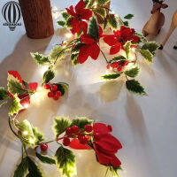 Shuaicai ประดิษฐ์ Poinsettia Garland ไฟประดับตกแต่งด้วยหวายเบอร์รี่สีแดงสำหรับตกแต่งคริสต์มาส