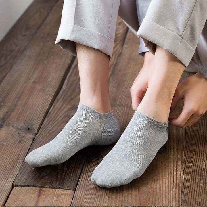 ถุงเท้าญี่ปุ่นมือ1-สีพื้น-ดำ-เทา-ขาว-15-บาท-ใหม่