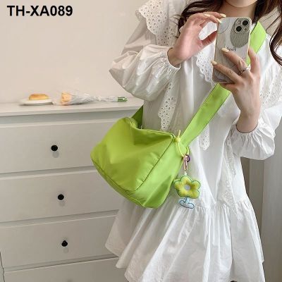 ▥ Large capacity inclined shoulder bag 2022 summer new recreation lightweight pillow girl students multicolor joker