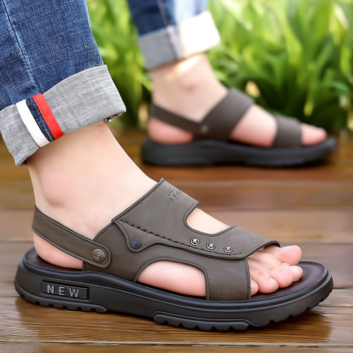 2023ฤดูร้อนใหม่ร้อนขายผู้ชายรองเท้าแตะชายหาดสีดำกันลื่นสวมใส่ด้านนอกสวมรองเท้าแตะสองวิธีในการสวมใส่