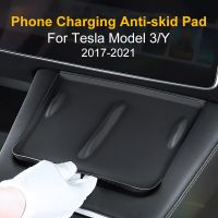 For Tesla Model 3 Y 2017-2021 Central Control Anti-Skid Silicone Pad Phone Wireless Charging Pad Non-Slip Mat Car Accessories