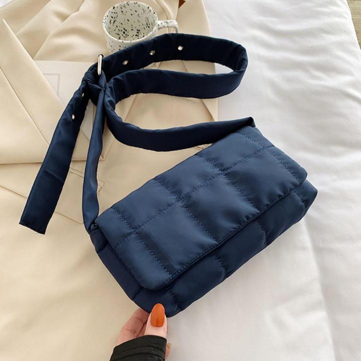 กระเป๋าถือบุไนลอนสำหรับผู้หญิง-ฝาปิดขนาดเล็กกระเป๋าทรงสี่เหลี่ยมมีหูหิ้วสะพายไหล่ให้ความอบอุ่นในฤดูหนาวกระเป๋าถือโท้ท