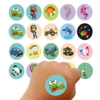 【LZ】◐  50 pçs/set Dos Desenhos Animados Mini Emplastros para Crianças Injeção Ferida Patch Tiras Médicas À Prova D Água Redonda Band Aid Primeiros Socorros Bandagens