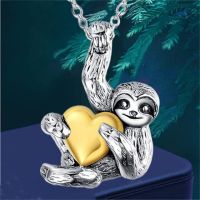 JDY6H Exquisite Fashion Creative Women Sloth Holding Heart Necklace Animal Jewelry Accessories Retro Sloth Necklace Birthday Gifts