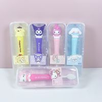 แปรงสีฟันเด็ก ขนแปรงนุ่ม หัวตุ๊กตา SANRIO มีทั้งหมด 4 ลาย  ขนาด 5.1×16.5cm พร้อมกล่องเก็บแปรงสีฟัน