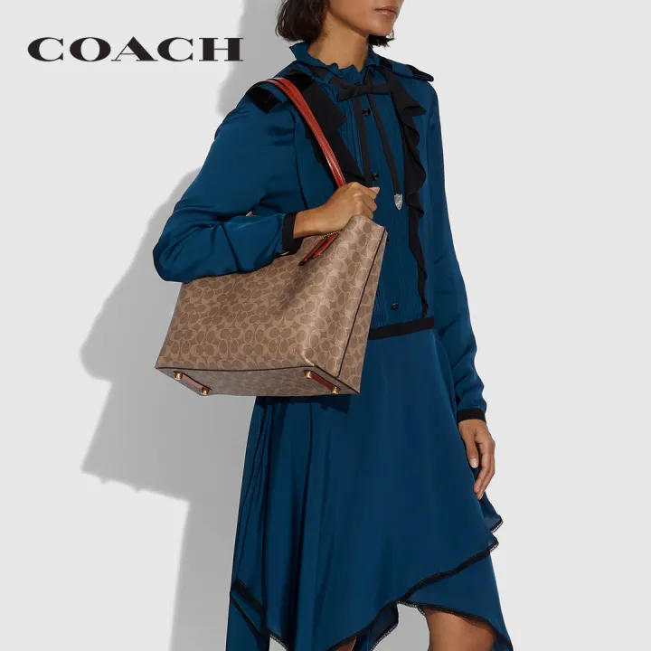 coach-กระเป๋าทรงสี่เหลี่ยมผู้หญิงรุ่น-willow-tote-in-signature-canvas-สีครีม-c0693-b4nq4