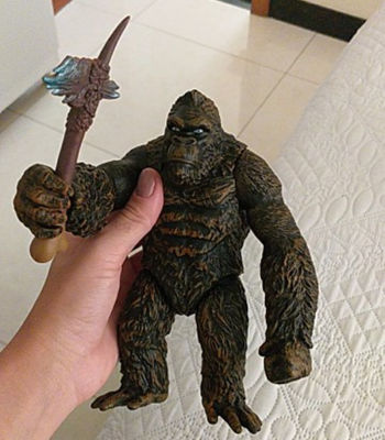 17เซนติเมตรภาพยนตร์กะโหลกเกาะอุรังอุตังรูปการกระทำของเล่นกอริลลารุ่นเก็บอาวุธต่อสู้รุ่น King Kong หุ่นตุ๊กตาพีวีซี