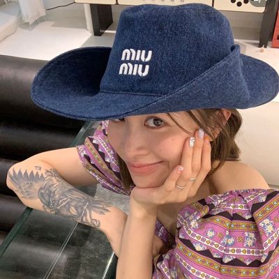 Miumiu หมวกบักเก็ต ทรงเว้า ระบายอากาศ กันแดด สไตล์ใหม่ สําหรับผู้ชาย และผู้หญิง