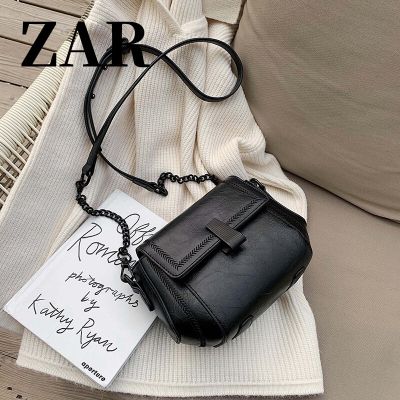Zaraitary กระเป๋าใหม่ฤดูใบไม้ผลิ/ฤดูร้อน2023แพ็คเก็ตหนังสีดำโจ๊กเกอร์ความรู้สึกขั้นสูงของกระเป๋าสะพายโซ่เดียวแฟชั่น