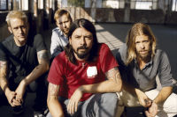 โปสเตอร์ Foo Fighters ฟูไฟเตอส์ Dave Grohl เดฟ โกรล Rock Music Band Poster รูปภาพ  ของสะสม ของแต่งบ้าน ของแต่งห้อง โปสเตอร์แต่งห้อง โปสเตอร์ติดผนัง 77poster