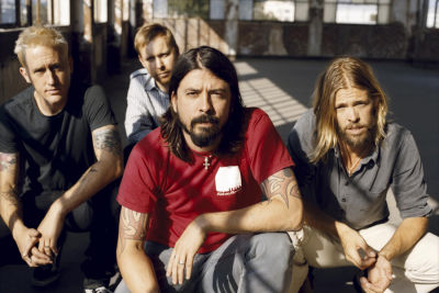 โปสเตอร์ Foo Fighters ฟูไฟเตอส์ Dave Grohl เดฟ โกรล Rock Music Band Poster รูปภาพ  ของสะสม ของแต่งบ้าน ของแต่งห้อง โปสเตอร์แต่งห้อง โปสเตอร์ติดผนัง 77poster