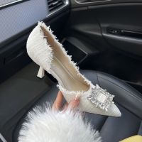 Xiaoxiangfeng Stiletto ชี้นิ้วเท้าเดียวรองเท้าผู้หญิง 2023 ฤดูใบไม้ผลิใหม่ฝรั่งเศส Rhinestone ปากตื้นรองเท้าส้นสูง