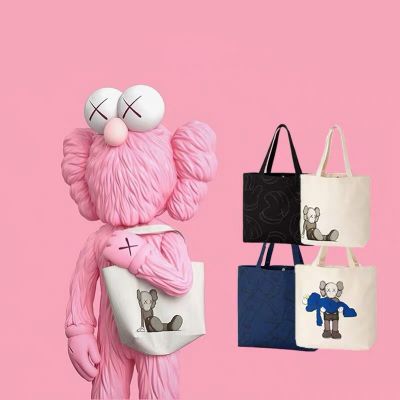 KAWS X SESAME STREET กระเป๋าสะพายแฟชั่นการ์ตูนกระเป๋าผ้าแคนวาส