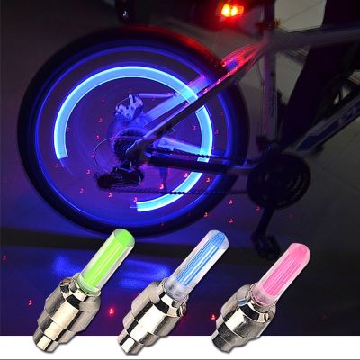 Vickmiu 2ชิ้นไฟจักรยาน Motion Sensor ไฟ LED พร้อมแบตเตอรี่สำหรับถนน MTB จักรยานเสือภูเขายางยางวาล์วอุปกรณ์จักรยาน