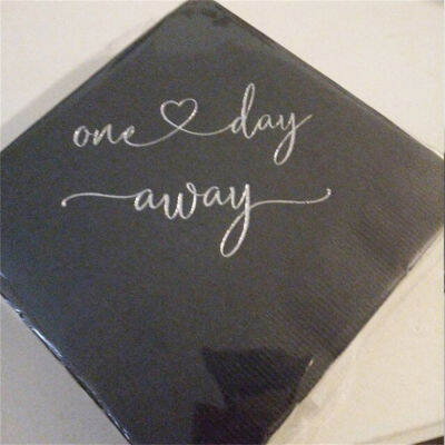 50Pcs Rehearsal Dinner Napkins งานแต่งงานค็อกเทลเครื่องดื่มขนาด One Day Away สีดำพร้อม Metallic Silver Foil Print