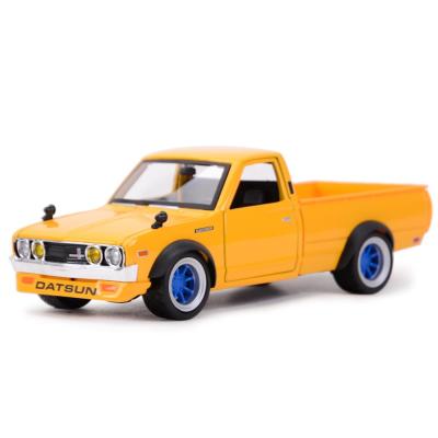 Maisto 1:24 1973 Datsun 620 Pick-Up รถหล่อแบบคงที่โมเดลของเล่นงรถยนต์านอดิเรกของสะสม