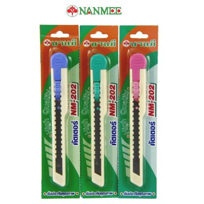 Horse ตราม้า รุ่น Nanmee ตรานานมี  มีดคัตเตอร์ ด้ามพลาสติก สีหวาน NM-202 จำนวน 1 อัน/แพ็ค