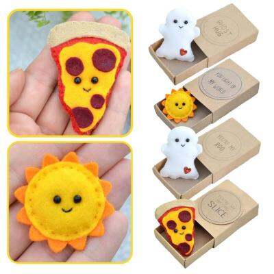 ตุ๊กตามินิฮักรูปทรงผีฮาโลวีนกล่องใส่บัตรของเล่นจับคู่ DUS Pizza ตุ๊กตาขนาดเล็กรูปพิซซ่ากลางแดดน่ารัก DUS Pizza ของเล่นน่ากอดขนาดเล็ก