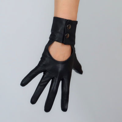 2021Womens black color hollow out genuine sheepskin leather gloves female runway fashion touchscreen driving leather glove R944