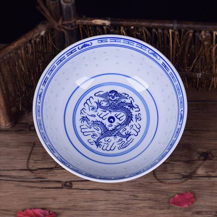 jingdezhen-ชามน้ำซุปก๋วยเตี๋ยวลายมังกรสีน้ำเงินและเครื่องกระเบื้องสีขาวชามข้าว-guanpai4บนโต๊ะอาหารชามใส่ผลไม้สุดสร้างสรรค์