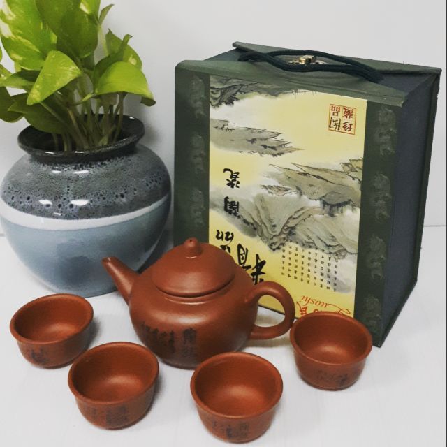ชุดกาชงชาดินเผามีลายพรัอมถ้วยน้ำชา 4 ใบ ( กล่องของขวัญ )