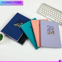 KLOMKZ 365วัน 2024สมุดวาระภาษาอังกฤษ หนังพียู A5 สมุดปฏิทิน ทนทานต่อการใช้งาน แผ่นจดบันทึกย่อ นักเรียนก็อก