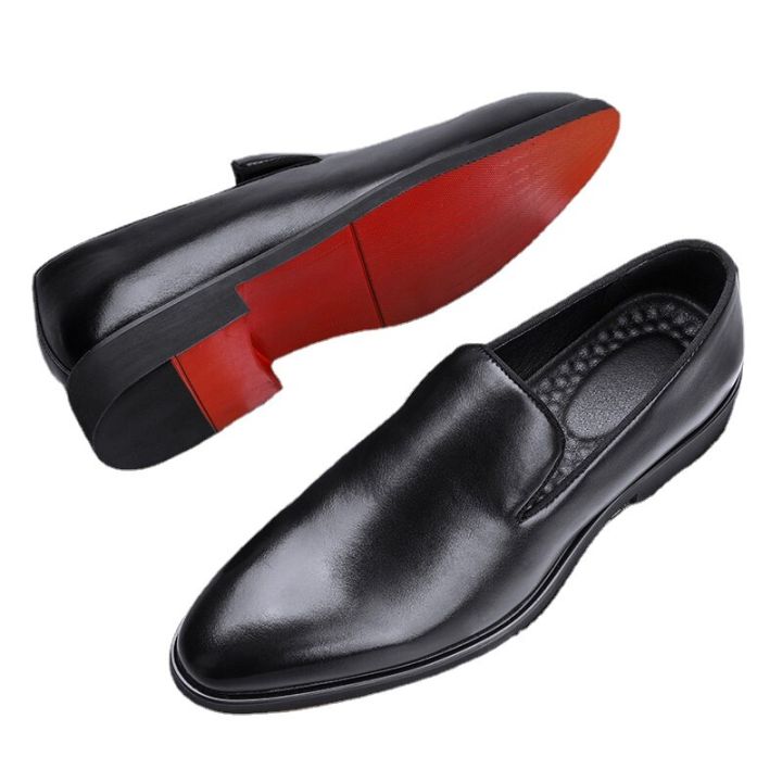 รองเท้าโลฟเฟอร์ส้นสีแดงสำหรับผู้ชายรองเท้าส้นเตี้ยสีทึบ PU ธุรกิจลำลองปาร์ตี้ประจำวันอเนกประสงค์รองเท้าชุดเดรส Ringan Klasik