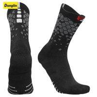 Donglin ถุงเท้าฟุตบอล shock-absorbing honeycomb กราฟิก Breathable perspire ยิมฟิตเนสกีฬาขี่จักรยานลูกศรผู้ชาย NEW