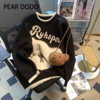 PEAR DODO เสื้อสเวตเตอร์ถักทรงหลวมพิมพ์ลายหมีย้อนยุคคอกลมสไตล์เกาหลี