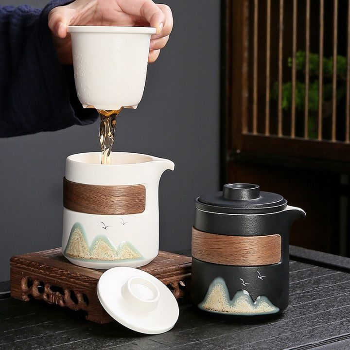 ถ้วยแขกด่วนเซรามิก-yuanshan-ที่วาดด้วยมือหนึ่งหม้อสามถ้วยกระเป๋าใส่กลางแจ้งชุดน้ำชากังฟูสำหรับเดินทางในรถยนต์ของขวัญ